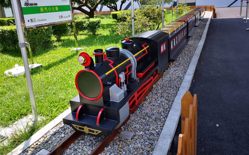 『室外兒童遊戲區』一起來搭蒸汽小火車